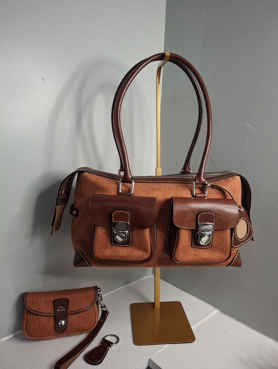 Dooney & Bourke Handbags - Dooney & Bourke Vintage Double Pocket Satchel Set w/ Wristlet & Key Fob EUC